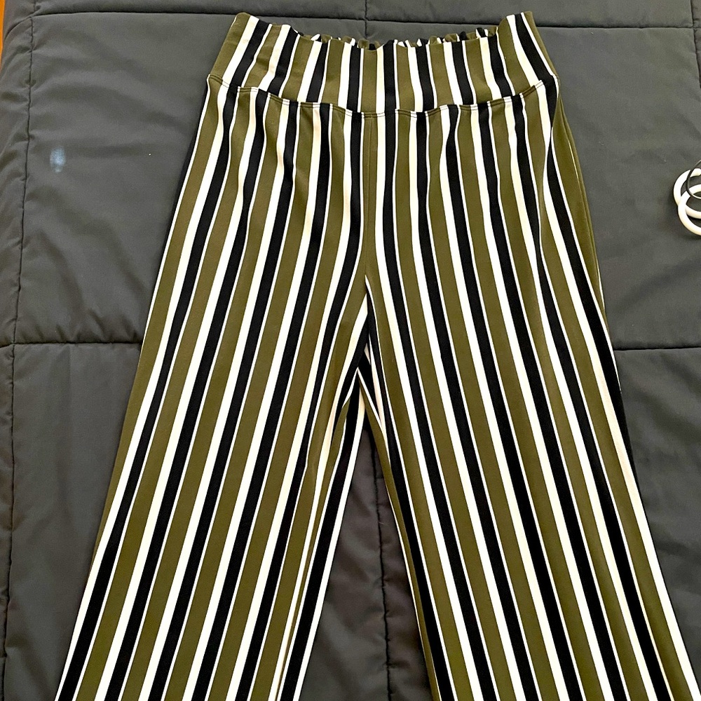 Express flowy pants. Size small with stretch waist band.